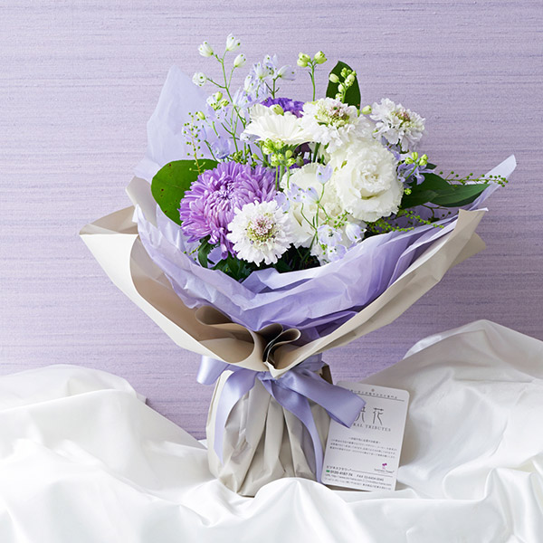 供花　そのまま飾れる花束（スタンディングブーケ）　　白紫系　Sサイズ｜ギフト・インテリア・雑貨のECサイト（通信販売）